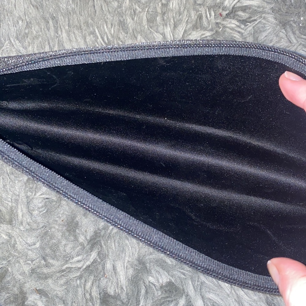 SKIMS black neoprene bag NWT never used! - Picture 3 of 4